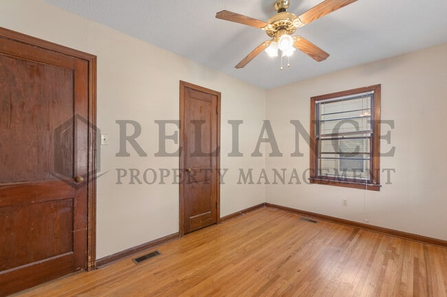 Building Photo - 1912 N Hood St