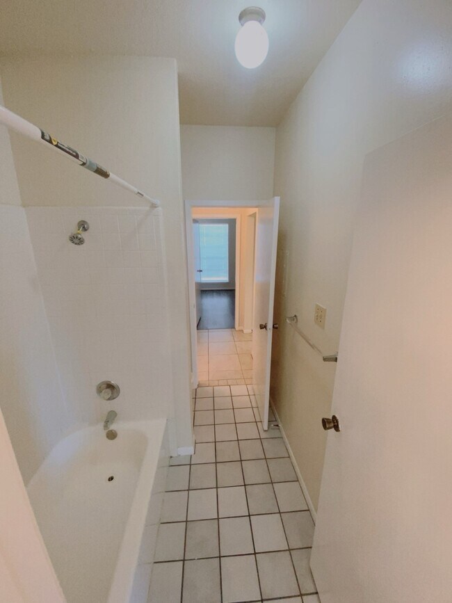 Building Photo - 6666 Harbor Town Dr