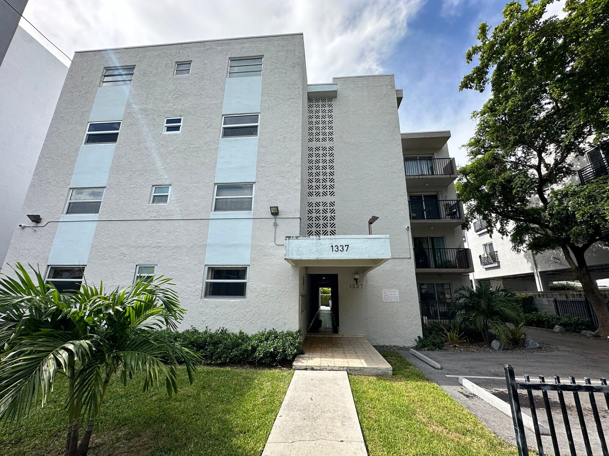 Building Photo - 1337 NW 1st St