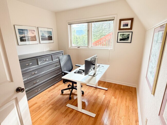 Building Photo - 6841 Crooked Tree Dr