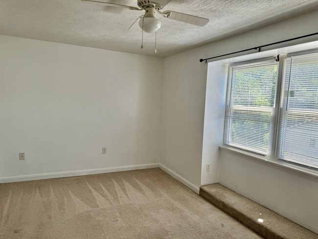 Building Photo - 6820 Linville Dr