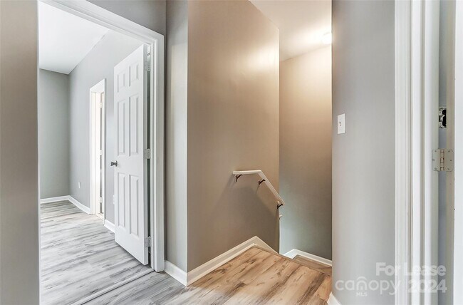 Building Photo - 6429 Mallard View Ln