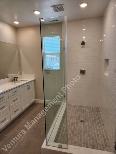 Building Photo - 3020 Harrison Ln