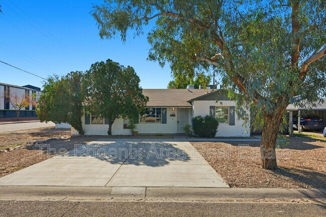 Building Photo - 2245 E Flower St