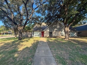 Building Photo - 612-614 Towne House Ln