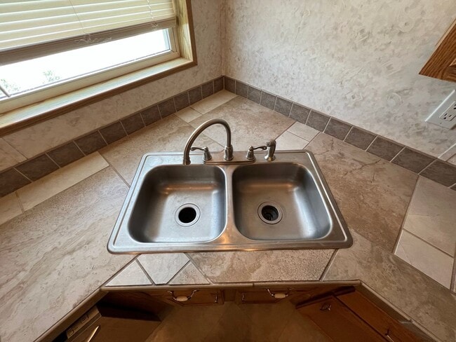Building Photo - 3 Bedroom 2 Bath High-End Mobile Home with...