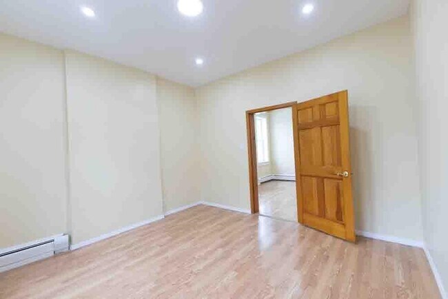 Building Photo - 3 Ridgley Pl