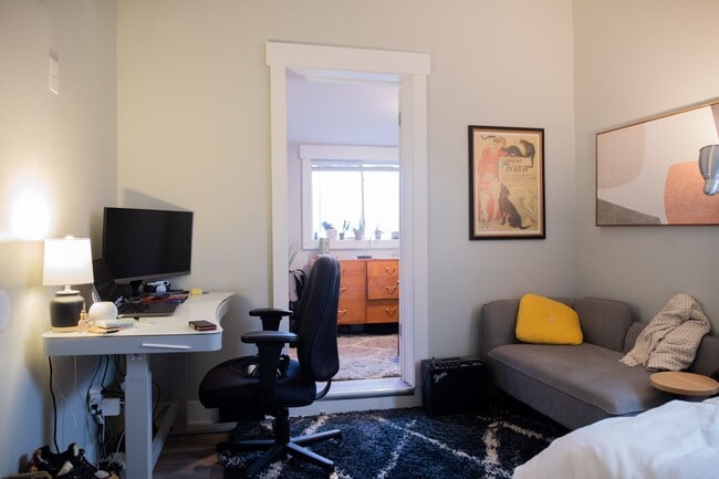 Building Photo - 800 Bridge St NW