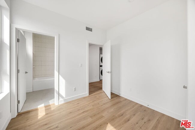 Building Photo - 11255 Hatteras St