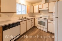 Building Photo - Great 2 bedroom apartment with all-new carpet