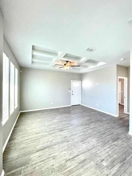 Building Photo - 5001 N Dahlia St