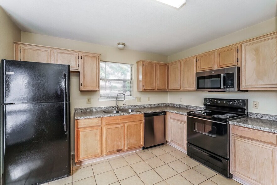Building Photo - 4001 Periwinkle Dr