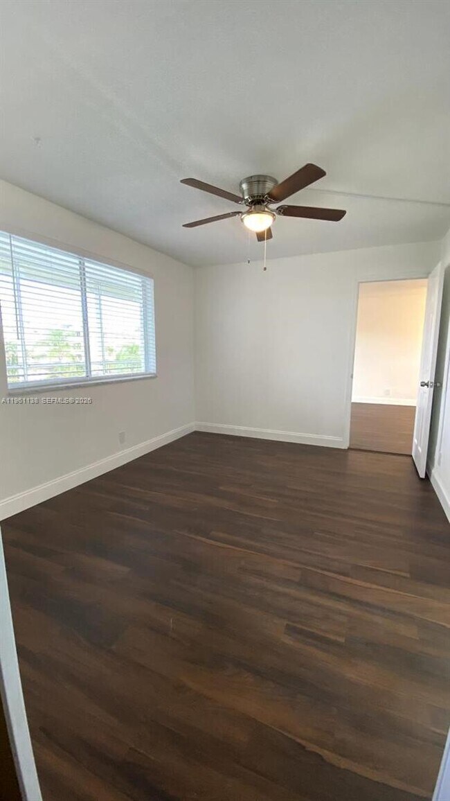 Building Photo - 2640 Garden Dr S