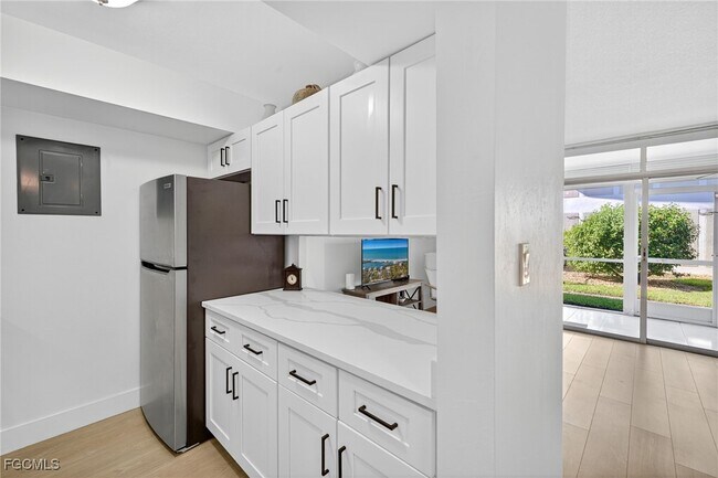 Building Photo - 330 Tudor Dr