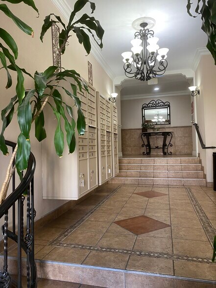 Building Photo - 5257 Radford Ave