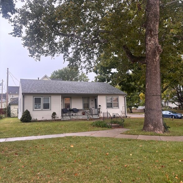 Building Photo - 923 SW 8th Ave