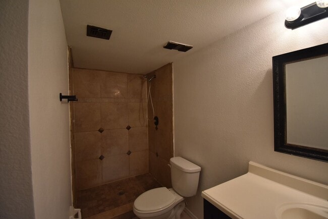 Building Photo - OCALA: $225 OFF FIRST FULL MONTHS RENT!! 2...