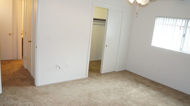 Building Photo - Welcome to Cameron Park Apartments || Your Fresno Oasis Awaits