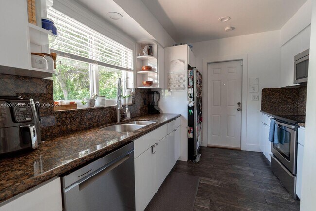 Building Photo - 1244 S Alhambra Cir