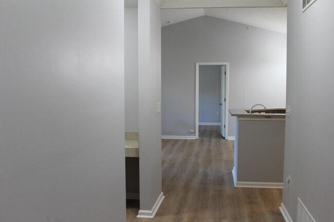 Building Photo - 7774 Essex Gate Dr