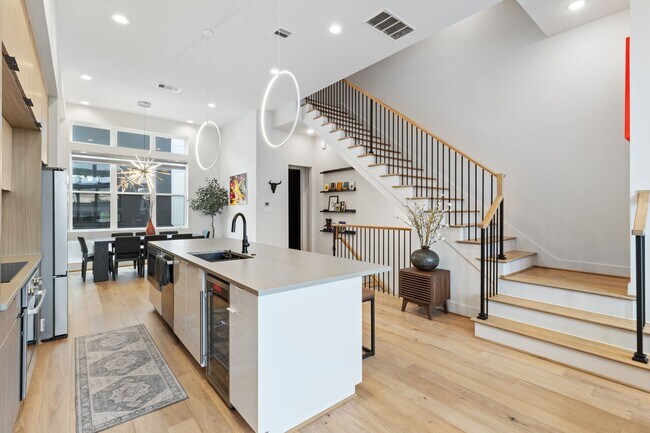 Building Photo - 1504 Ennis St