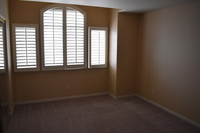 Building Photo - 924 Christy Ct