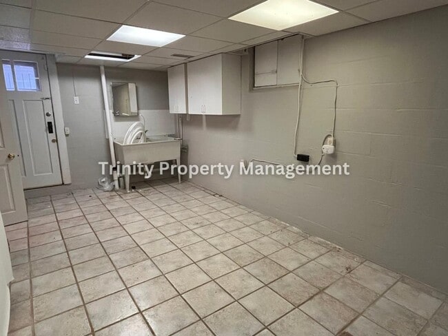 Building Photo - 2010 Hamill Ave