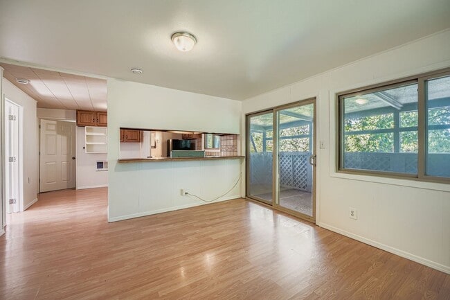 Building Photo - Spacious 1bed/1bath Unit with Garage Parking!