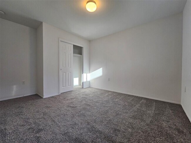 Building Photo - 5213 English Glade Dr