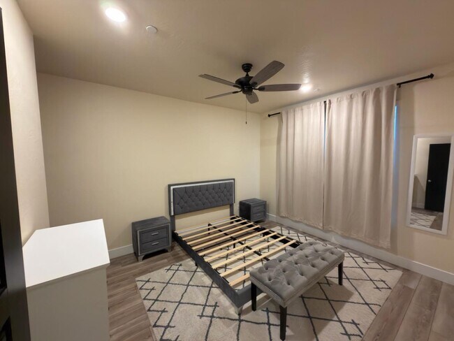 Building Photo - 2897 E Tamarind Dr