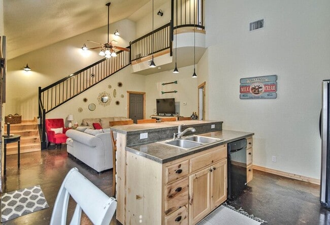 Building Photo - Modern 2 Bedroom, 2 Bath Multiplex Unit | Water + WiFi Included