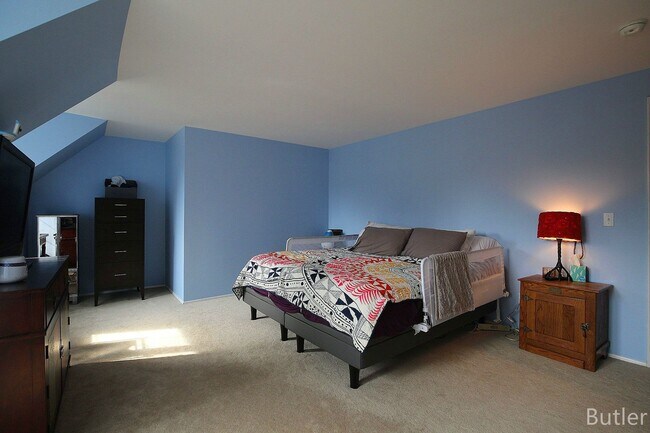 Building Photo - CLICK "REQUEST A TOUR" NOW!