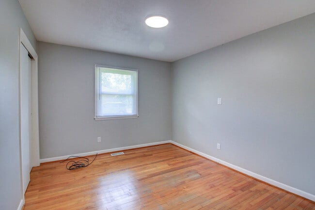 Building Photo - 105 Sandy Ln