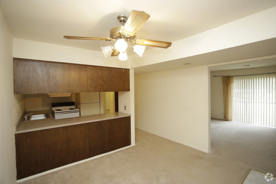 Twin Rivers Apartments 2303 N Somerset St Wichita KS 67204