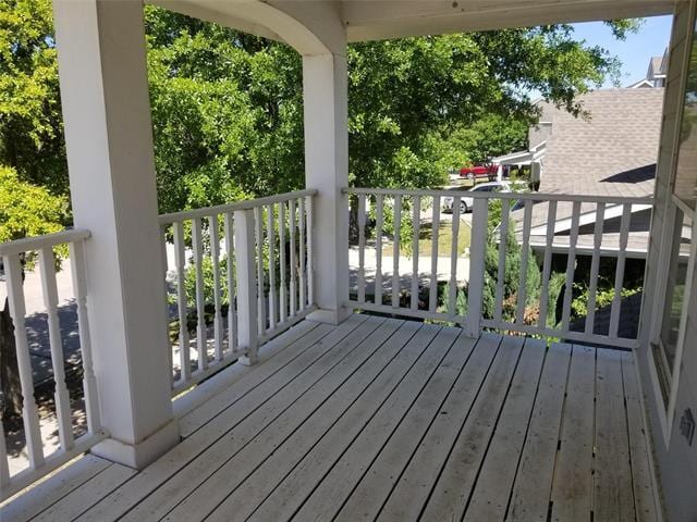 Building Photo - 10253 Lakeview Dr