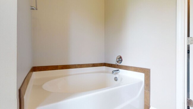 Building Photo - 4 Bedroom Home in Carolina Plantations!