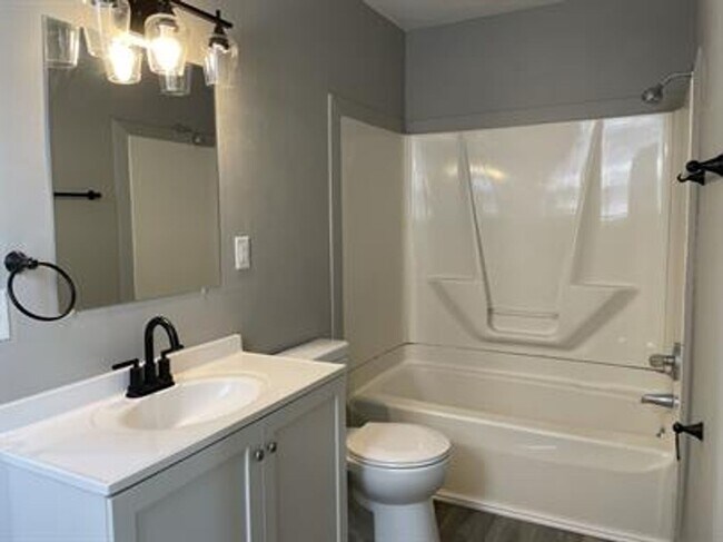 Building Photo - 322 Broad St