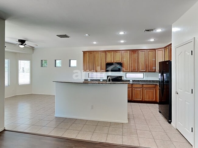 Building Photo - 7626 E Shadybrook Ln