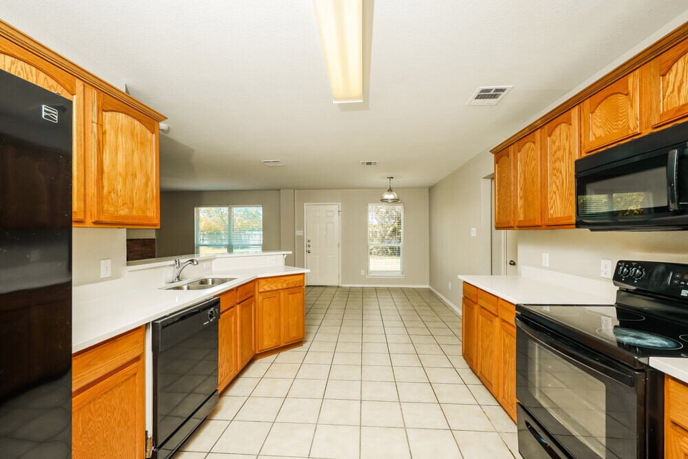 Building Photo - 3301 Doris Dr
