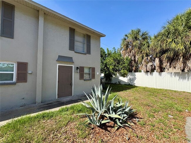 Building Photo - 409 57th Ave Dr E