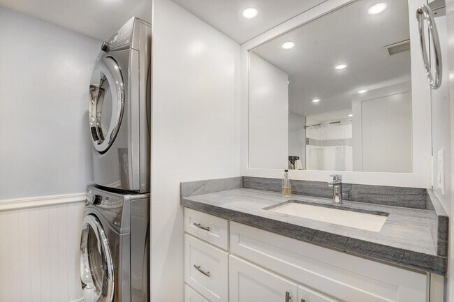 Building Photo - 2066 N Ocean Blvd