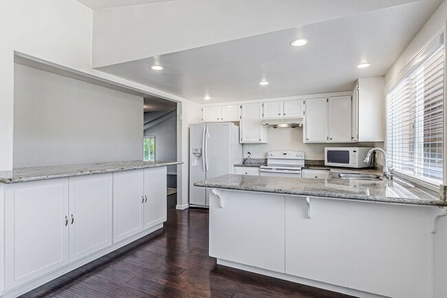 Building Photo - Saratoga Gem - 4BR Home Open Floor Plan & ...