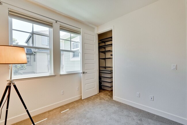 Building Photo - Modern Townhome in Prime Location — Walkab...