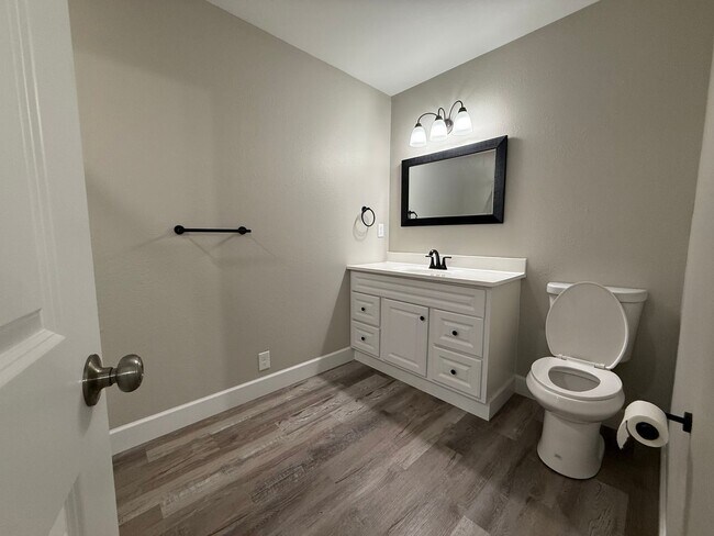 Building Photo - 845 Alley Dr