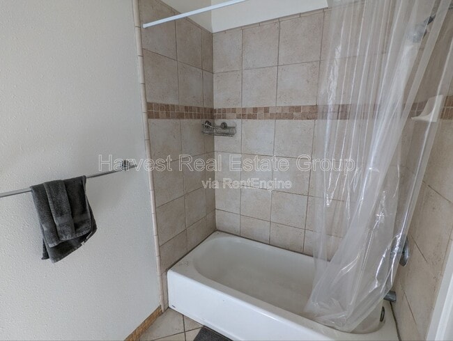 Building Photo - 426 27th St