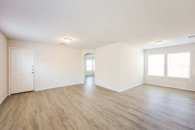 Building Photo - 3639 Somers Crest