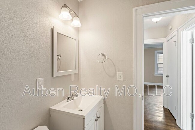 Building Photo - 5342 Park Ave