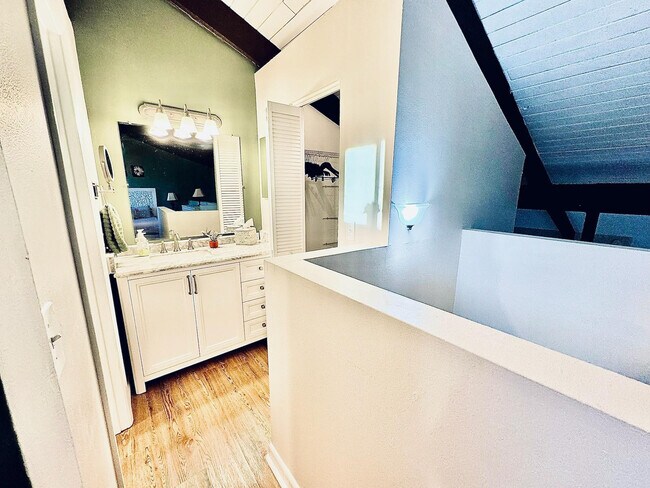 Building Photo - 2121 SW 82nd Ave