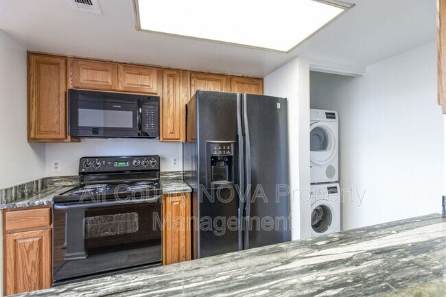 Building Photo - 14069 Vista Dr