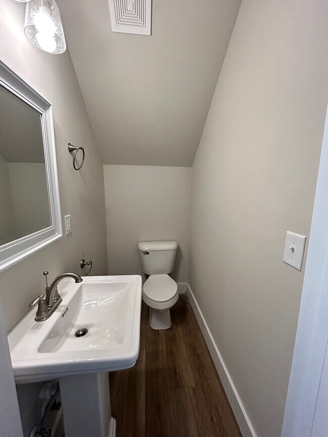 Building Photo - 1742 Arbor Hills Dr SE